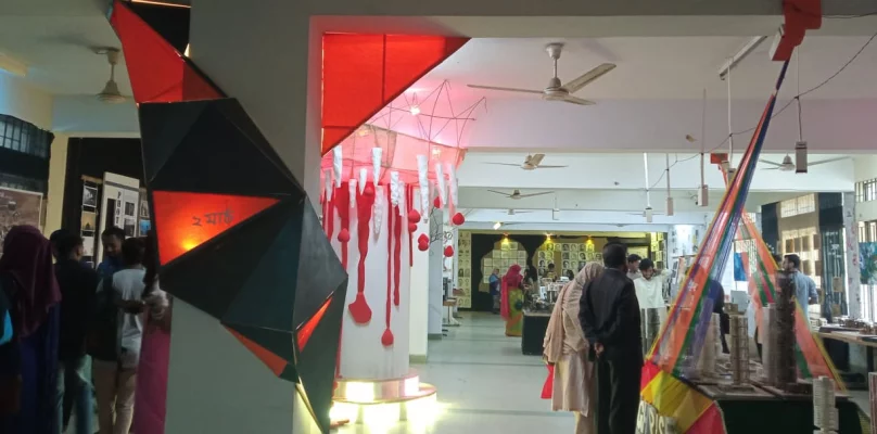 হাবিপ্রবির স্থাপত্যে বিভাগে 'বিহঙ্গ বন্দনা' শীর্ষক প্রদর্শনী। ছবি: ইত্তেফাক হাবিপ্রবি