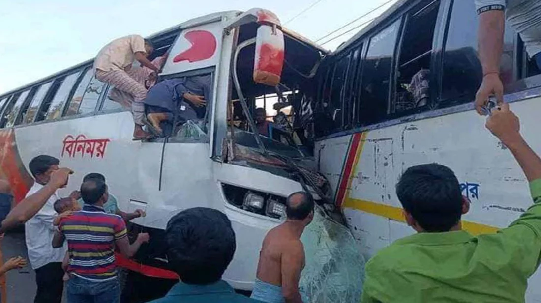 টাঙ্গাইলে দুই বাসের মুখোমুখি সংঘর্ষে ১২ যাত্রী আহত