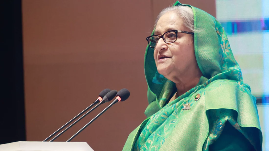 বৃহস্পতিবার সকালে রাজধানীর তেজগাঁওয়ের সড়ক ভবনে ১৫০টি সেতু ও ১৪টি ওভার পাস উদ্বোধন করেন প্রধানমন্ত্রী শেখ হাসিনা। ছবি: ফোকাস বাংলা