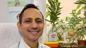 আত্মশুদ্ধির জন্য গোবর খেয়েছেন চিকিৎসক