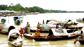 মানতা সম্প্রদায়ের জলে ভাসা জীবন