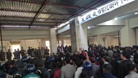 শাবিতে পুলিশের সঙ্গে শিক্ষার্থীদের সংঘর্ষ, আহত অর্ধশত