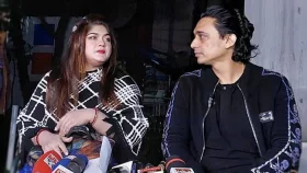 টাকা নয়, ব্যাগে মাস্ক রাখছিলাম: মুনমুন