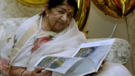 ৩৬টি ভাষায় ২৫ হাজারের বেশি গান গেয়েছেন লতা
