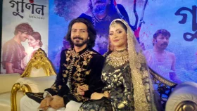 পালকিতে চড়ে রাজের সঙ্গে &lsquo;গুণিন&rsquo; বাড়িতে পরীমণি