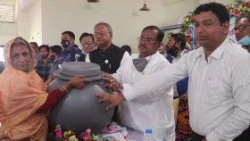 কিছু অসাধু ব্যবসায়ী দেশে জিনিসপত্রের দাম বাড়িয়েছে: খাদ্যমন্ত্রী