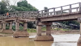 সুনামগঞ্জে সেতু দেবে যাওয়ায় যোগাযোগ বিচ্ছিন্ন&nbsp;