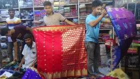 কালাইয়ে জমে উঠেছে ঈদ বাজার