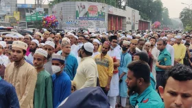 জাতীয় মসজিদ বায়তুল মোকাররমে মুসল্লিদের ঢল