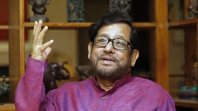 নতুন সিনেমায় আসাদুজ্জামান নূর