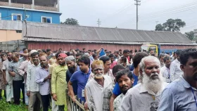 শুরুতেই ভোটারদের দীর্ঘ লাইন