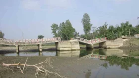 সারিয়াকান্দিতে সেতু বিধ্বস্ত, ভোগান্তিতে ২৫ গ্রামের মানুষ
