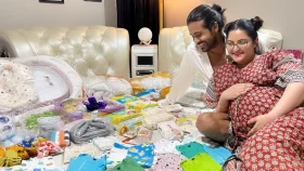 পোশাক নিয়ে সন্তানের অপেক্ষায় পরী-রাজ