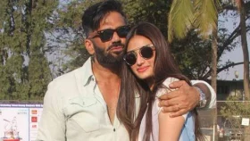 মেয়ের বিয়ের খবর জানালেন সুনীল শেঠি