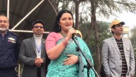 জুয়েলের সঙ্গে স্কুলে স্কুলে ছুটছেন পরীমণি