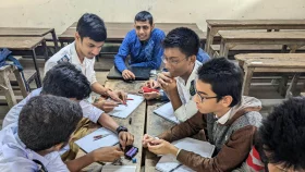 হাবিপ্রবি শিক্ষার্থীদের উদ্যোগে স্কুলে রোবোটিক্স কর্মশালা 