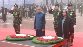 শহীদ বুদ্ধিজীবী স্মৃতিসৌধে শ্রদ্ধা জানালেন রাষ্ট্রপতি-প্রধানমন্ত্রী