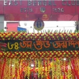 বাকযুদ্ধে জড়িয়ে পড়েছেন সমর্থকরা