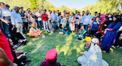 বনভোজনে বিভিন্ন ধরনের খেলাধুলায় শিশু-কিশোর ও মহিলারা প্রাণ খুলে অংশগ্রহণ করেন