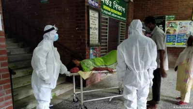 প্রাণঘাতী করোনার প্রথম ঢেউয়ে সেই বিভীষিকাময় দিনগুলোতে জীবনের ঝুঁকি নিয়ে স্বাস্থ্য সেবা দিয়েছেন চারটি হাসপাতালের চিকিৎসক, নার্স ও সংশ্লিষ্ট কর্মকর্তা-কর্মচারীরা। 