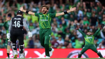 পাকিস্তানকে ১৫৩ রানের টার্গেট কিউইদের