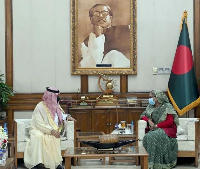 প্রধানমন্ত্রী শেখ হাসিনার সঙ্গে সৌদি উপ স্বরাষ্ট্রমন্ত্রীর সাক্ষাৎ। ছবি: পিএমও