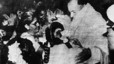 শ্রীপেরুমবুদুর, মে ২১, ১৯৯১। বোমা বিস্ফোরণের কয়েক মুহূর্ত আগে রাজীব গান্ধী