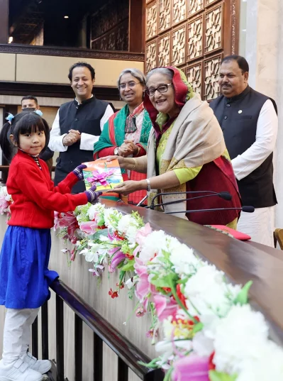 বই বিতরণের কার্যক্রম উদ্বোধন করেছেন প্রধানমন্ত্রী শেখ হাসিনা। ছবি: ফোকাস বাংলা