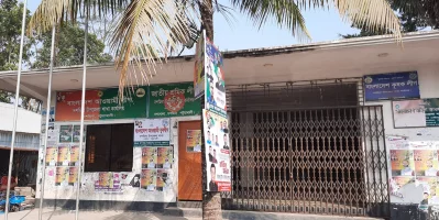 সরকারি অফিস সজ্জিত হলেও দলীয় অফিসে ঝুলছে তালা। ছবি: ইত্তেফাক