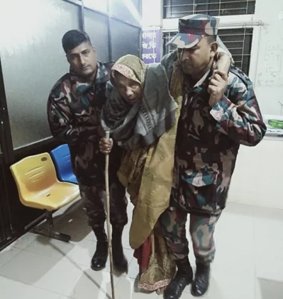 চারদিন নিরাপদ পরিবেশে থাকা ও খাওয়ার ব্যবস্থা করা হয় জমিলা বেওয়ার। ছবি: ইত্তেফাক