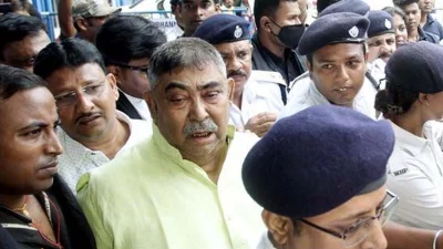 গরু পাচার কাণ্ডে তৃণমূল নেতা অনুব্রত মণ্ডলকে আগেই গ্রেফতার করা হয়েছিল।