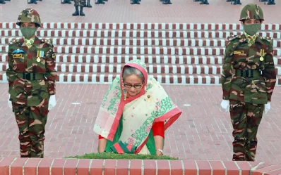সাভার জাতীয় স্মৃতিসৌধে ফুল দিয়ে শ্রদ্ধা নিবেদন করেন প্রধানমন্ত্রী শেখ হাসিনা।