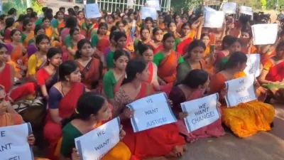 যৌন হয়রানির বিরুদ্ধে শিক্ষার্থীদের প্রতিবাদ
