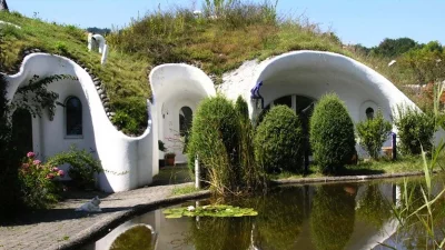 কংক্রিটের জঙ্গলের বদলে সবুজ ঢিপি।