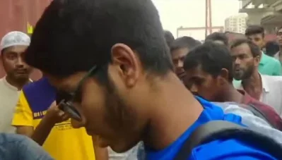 ট্রেনের নিচ থেকে বের হওয়ার পর বিস্মিত জনতা। ছবি: সংগৃহীত