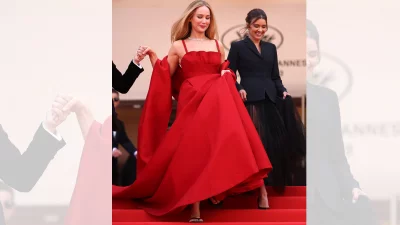 অভিনেত্রী জেনিফার লরেন্স পরনে বাহারি গাউন থাকলেও পায়ে ছিল কালো স্যান্ডেল। ছবি: সংগৃহীত