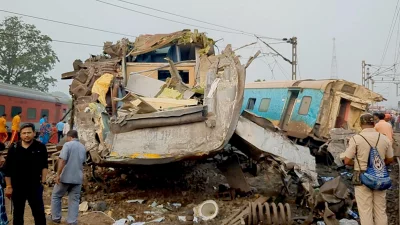 ভারতের বালেশ্বরে ভয়াবহ ট্রেন দুর্ঘটনা