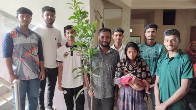 সেমিস্টারের ছুটিতে বৃক্ষরোপণের ভিন্ন উদ্যোগ   