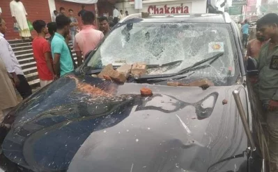 ইউএনও’র গাড়ি ভাঙচুর করা হয়। ছবি: ইত্তেফাক