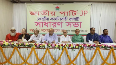 শনিবার (৯ সেপ্টেম্বর) রাজধানীর বাংলামোটরে রূপায়ন ট্রেড সেন্টারে ওয়াটারফল কনভেনশন হলে অনুষ্ঠিত জেপির কেন্দ্রীয় কার্যনির্বাহী কমিটির সাধারণ সভা। ছবি: আব্দুল গনি