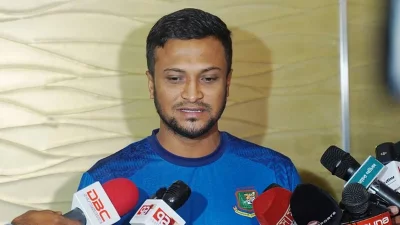 বাংলাদেশের অধিনায়ক সাকিব আল হাসান।  