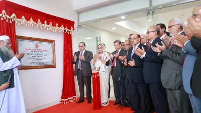 শনিবার সুপ্রিম কোর্টের বার কাউন্সিলের নতুন ভবন উদ্বোধন শেষে দোয়া ও মোনাজাতে শরীক হন প্রধানমন্ত্রী শেখ হাসিনা। ছবি: ফোকাস বাংলা