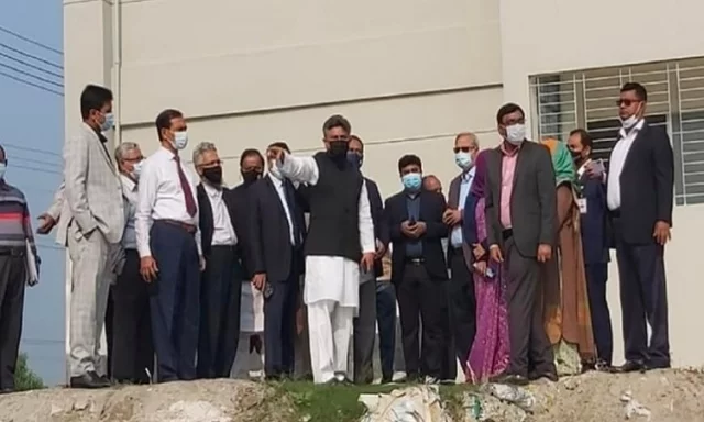 চিফ হুইপ নূর-ই-আলম চৌধুরীর নেতৃত্বে সাইন্স সিটিসহ নতুন নভোথিয়েটারের জায়গা নির্ধারণে শিবচরের বিভিন্ন স্থান পরিদর্শন করেছেন দেশের উচ্চ পর্যায়ের বিশেষজ্ঞ টিম। ছবি- ইত্তেফাক