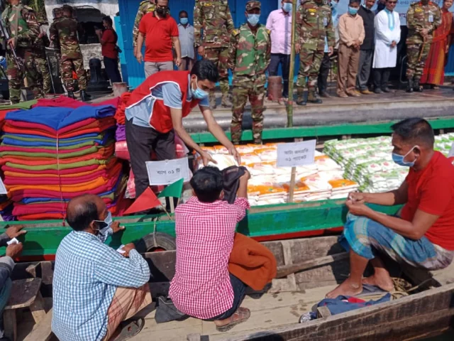 বিদ্যানন্দ ফাউন্ডেশনের অর্থায়নে সেনাবাহিনী ব্যবস্থাপনায় &lsquo;এক মিনিটে এক টাকার বাজার&rsquo;