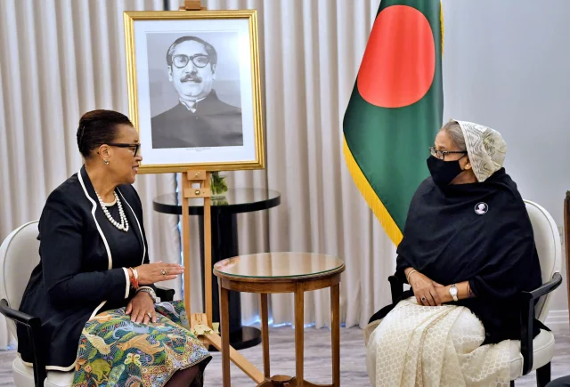 16-09-22-PM_Commonwealth-Se