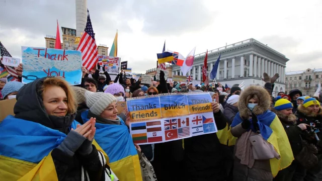 বার্লিন ও ইউরোপ ইউক্রেনকে নানা পদ্ধতিতে সাহায্য করে।