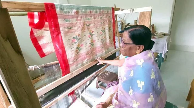 কলাগাছের সুতা দিয়ে বোনা হলো 'কলাবতী' শাড়ি