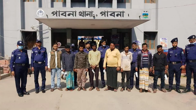 ইজিবাইক চালকের লাশ উদ্ধার অভিযানে ছিনতাইচক্রের ৭ সদস্য গ্রেফতার