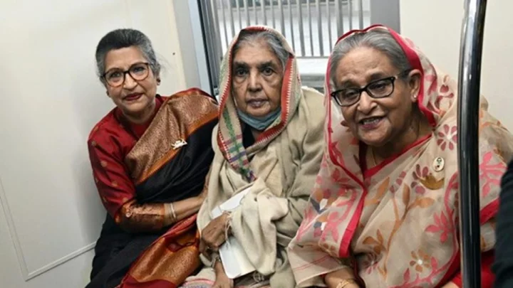 বাংলাদেশ মেট্রোরেল উদ্বোধন করা হয় ।