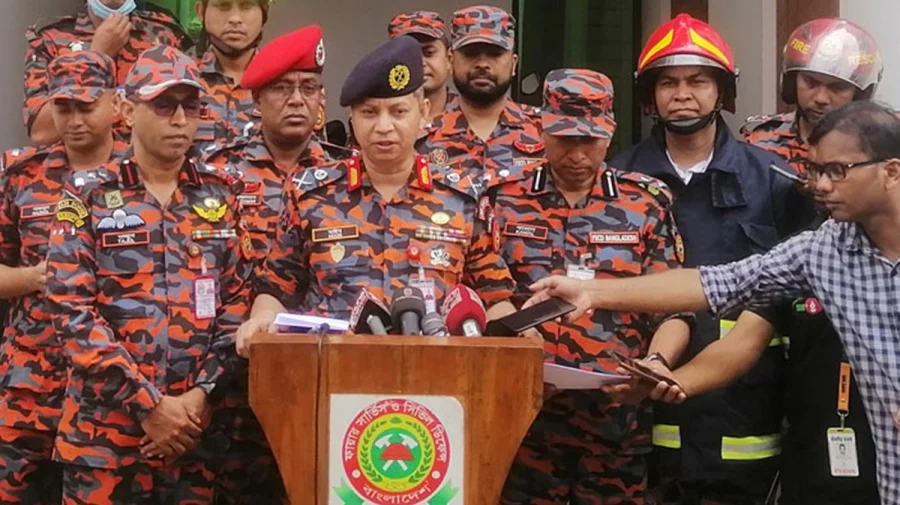 ফায়ার সার্ভিসের ব্রিফিং।